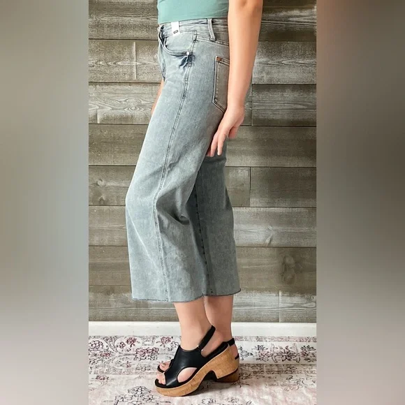 judy blue mid rise tummy control top wide leg crop jeans raw hem JB88903REG LT - Picture 5 of 13